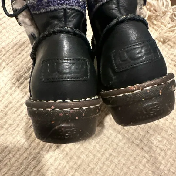 UGG WOMENS COVE BLACK LEATHER WINTER ANCLE BOOTS NWOB SIZE 5 S/N 3336
