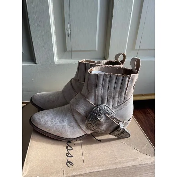 Understated Leather Matisse biker boots womens 10
