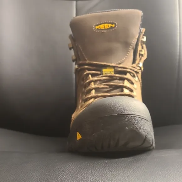 USA MADE Keen Brown Boots with High-Top Ankle Support and Steal Toe Front!