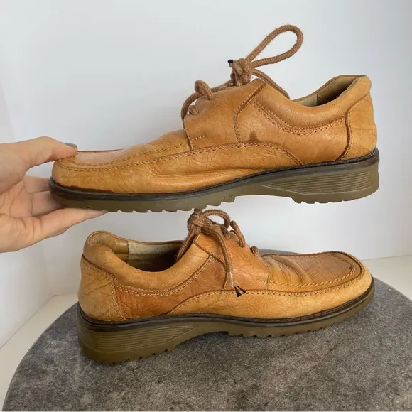 Valentino Vintage Light Brown Leather Lace Up Shoes