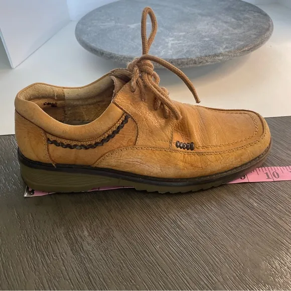 Valentino Vintage Light Brown Leather Lace Up Shoes