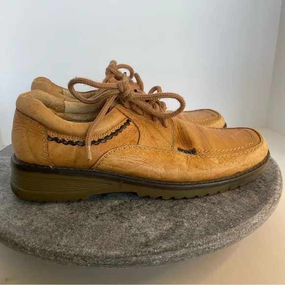 Valentino Vintage Light Brown Leather Lace Up Shoes