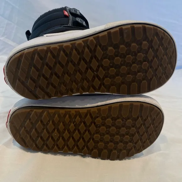 VANS Cruiser V Vansguard MTE - Kids Snow Boots - Black / White Toddler Size 12