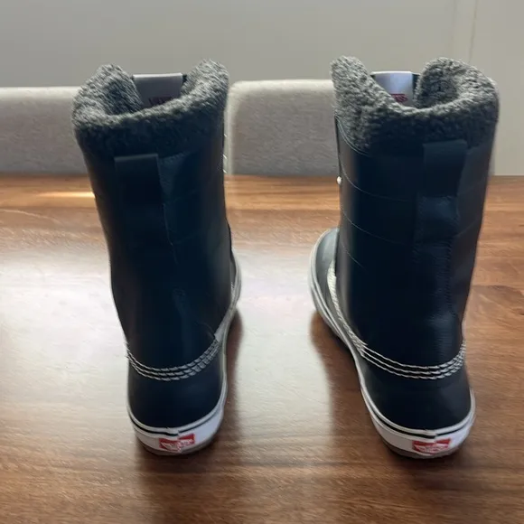 Vans MTE Standard Size 11 Black and White Winter Boots NWOT