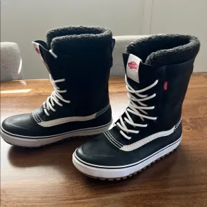 Vans MTE Standard Size 11 Black and White Winter Boots NWOT