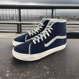 Vans Sk8-Hi Sherpa Cozy Hug Parisian Night Sneakers US 8.5 Blue High-Top Shoes