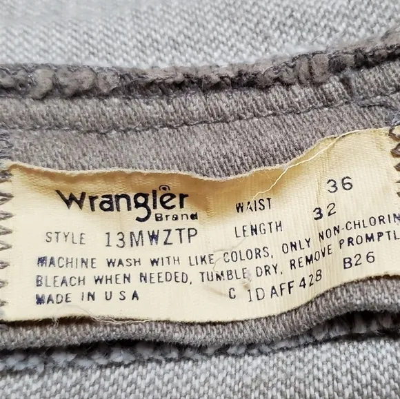 𝅺VINTAGE 1980s Wrangler Beige Tan USA Made High Waisted Butt Hugging Mom Jeans