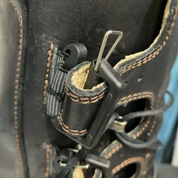 Vintage GBX Mens 8 Genuine Leather Biker Boots Buckle Zip Moto Y2K Grunge Goth