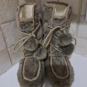 Vintage Juicy Couture Y2k Fur Boots size 8