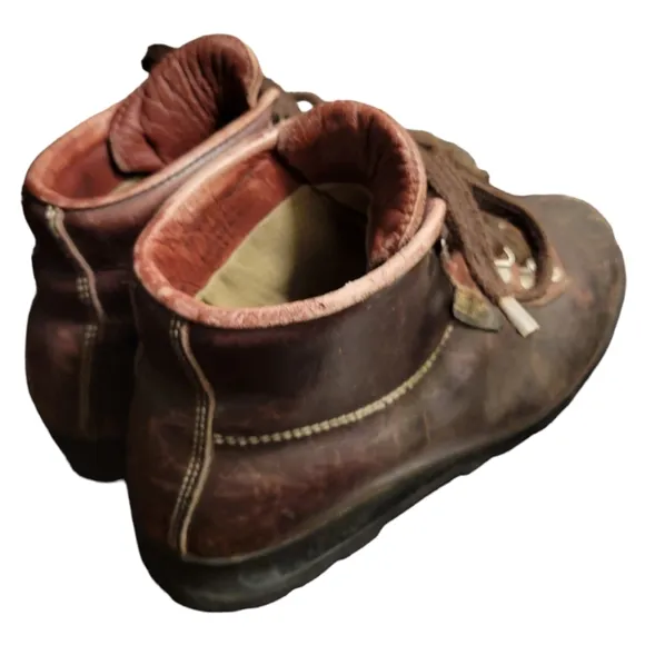 Vintage Womens Hiking Boots By Vasque/Genuine Cow Hide Lace Up Boots Size 8M