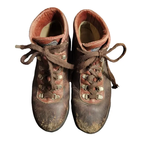 Vintage Womens Hiking Boots By Vasque/Genuine Cow Hide Lace Up Boots Size 8M