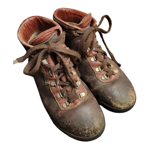 Vintage Womens Hiking Boots By Vasque/Genuine Cow Hide Lace Up Boots Size 8M