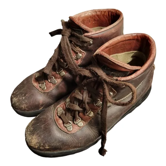 Vintage Womens Hiking Boots By Vasque/Genuine Cow Hide Lace Up Boots Size 8M