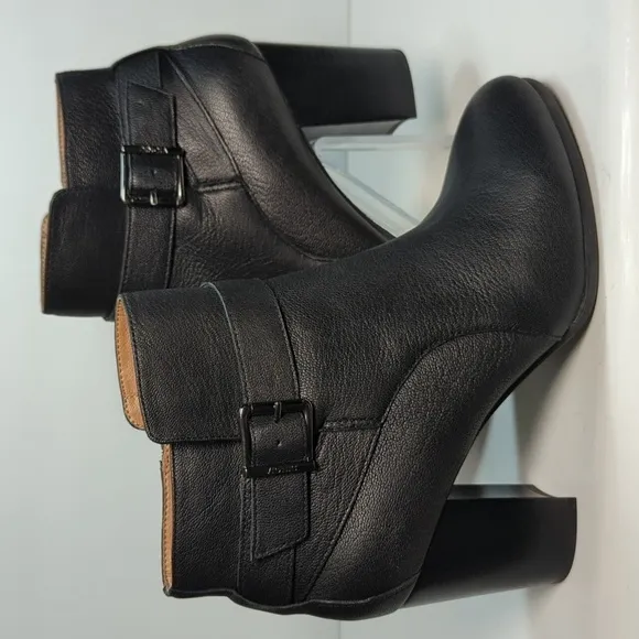 Vionic Alison Black Leather Ankle Bootie boots womans size 9W. EU 41