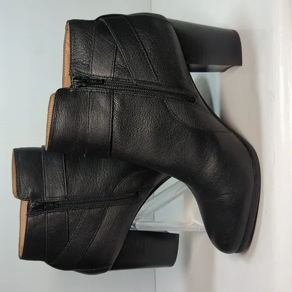 Vionic Alison Black Leather Ankle Bootie boots womans size 9W. EU 41