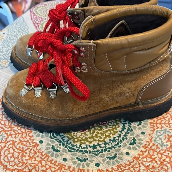 VTG COLORADO RED LACE MOUNTAIN HIKING BOOTS