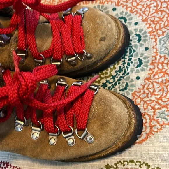 VTG COLORADO RED LACE MOUNTAIN HIKING BOOTS