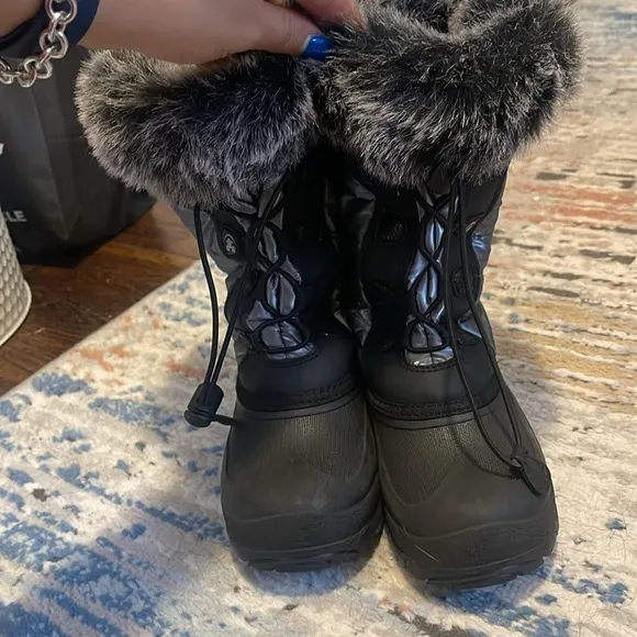 Winter boots with fur black