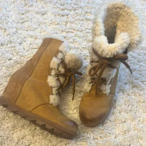 Winter clears! SOREL Joan of Arctic 7 hidden wedge boots