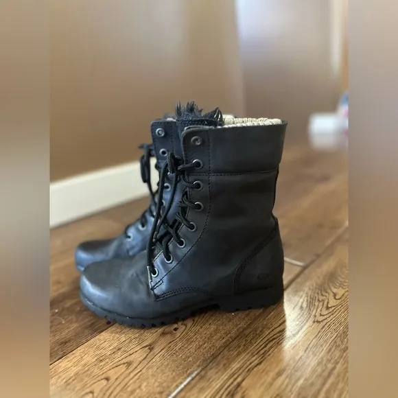 Women’s Caterpillar CAT Winter Alexi Combat Boots Black. Ankle Boots US 7/EU 38.