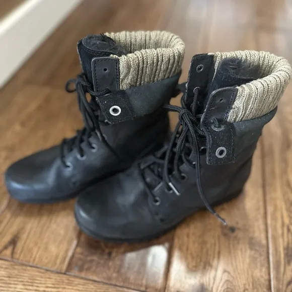 Women’s Caterpillar CAT Winter Alexi Combat Boots Black. Ankle Boots US 7/EU 38.