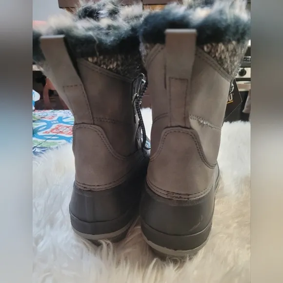 Women's Gray and Black Winter Boots