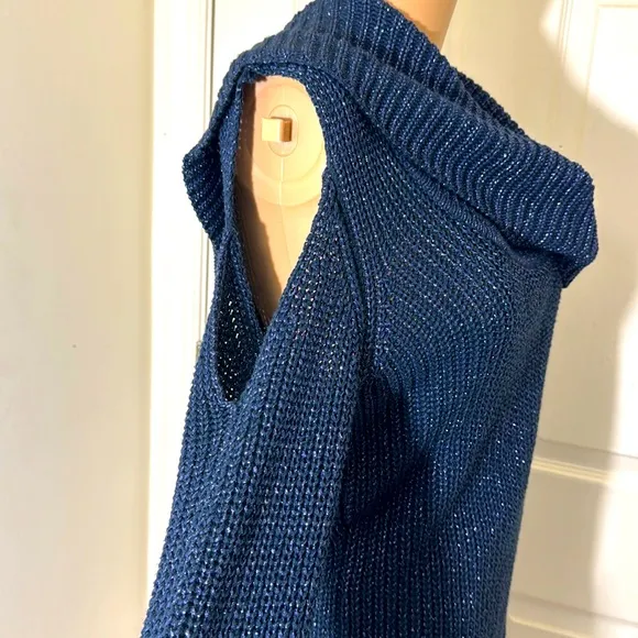 Women’s Navy Blue Cold Shoulders Sweater Size Large