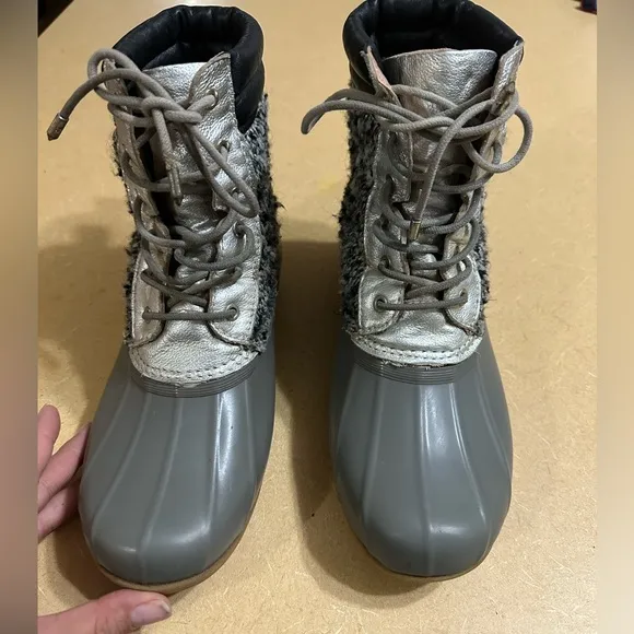 Women's Sam Edelman CaldwellDuck Boots Grey &amp; Silver Size 8 snow boots