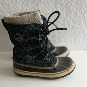 𝅺womens Sorel Snowflake Black Waterproof Snow Boots NL1715-011 Size 6