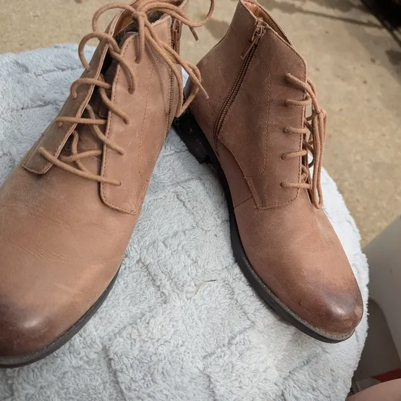 Women's Vionic Brown Leather Zip Up Boots Size 9
